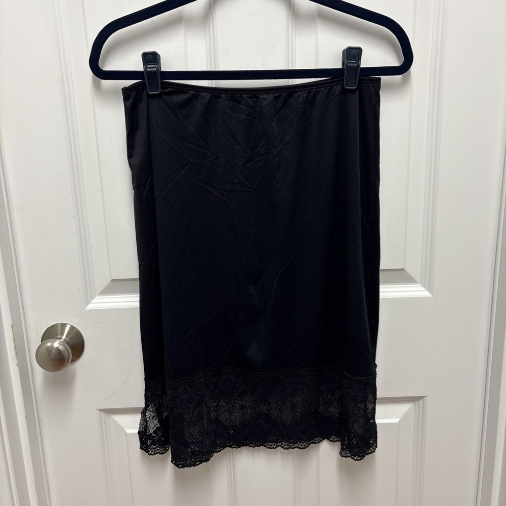 Vanity Fair Half Slip Skirt Dress Size XL Floral Lace Hem Nylon Blend 11047 22"